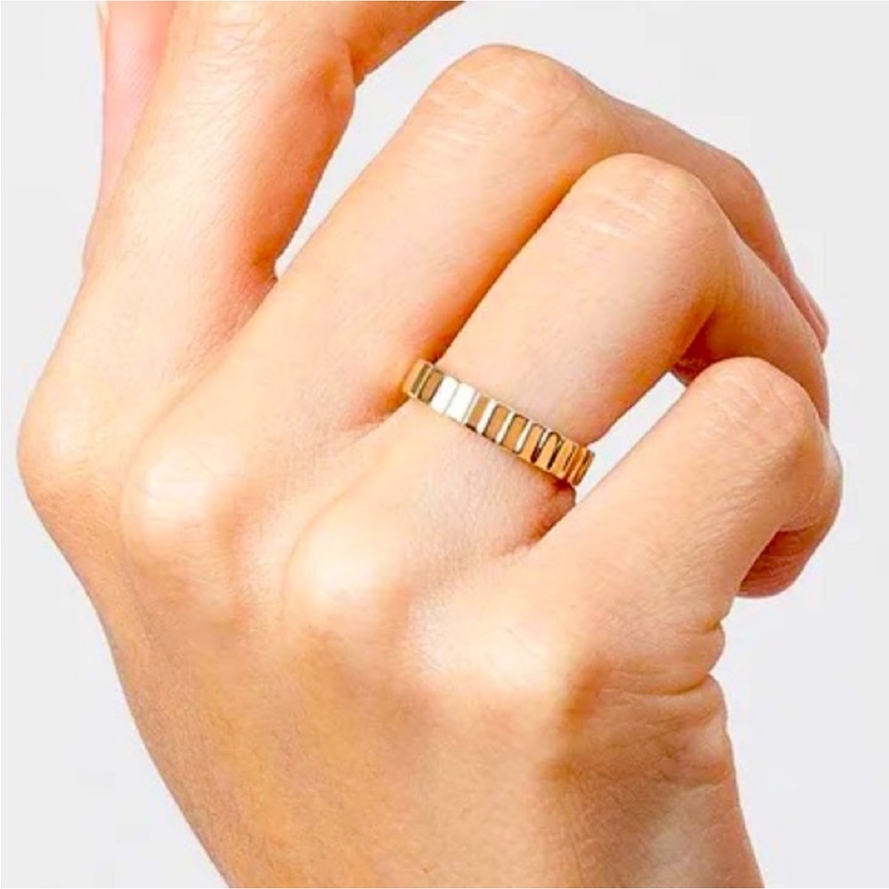 Aurate 14K yellow gold infinity band ring, size 7